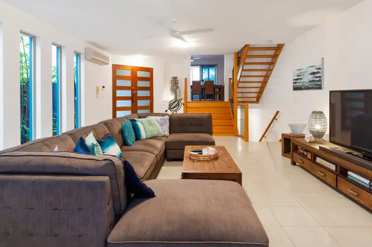 2/39 Anembo Street, Chevron Island QLD 4217