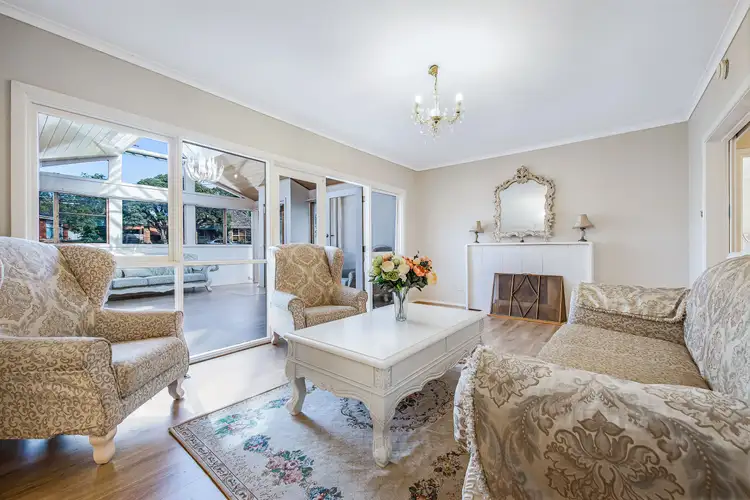 Second view of Homely house listing, 5 Devon Court, Mount Waverley VIC 3149