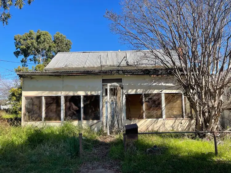 20 Caswell Street, Peak Hill NSW 2869