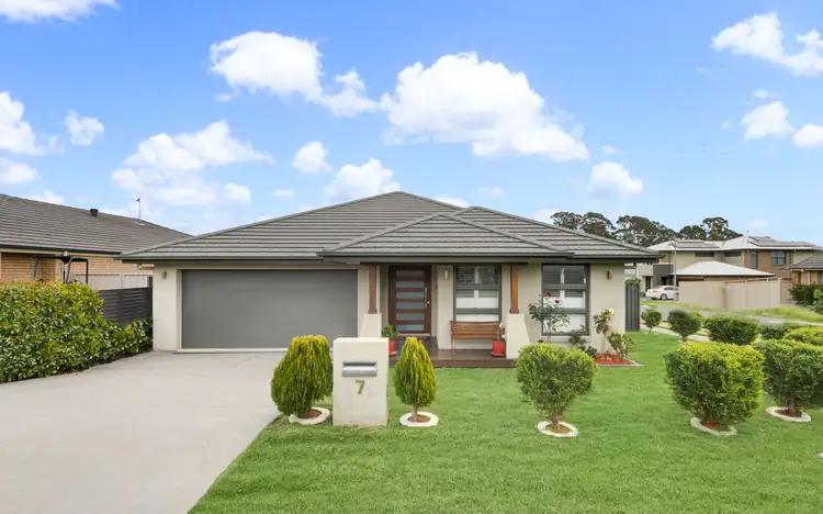 7 Carpenter Street, Elderslie NSW 2570