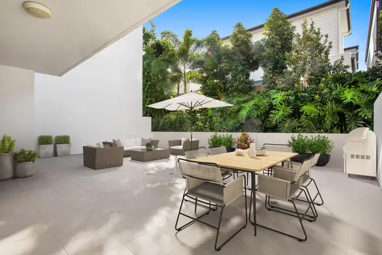 7 Waterford Court 'Waterford Apartments'