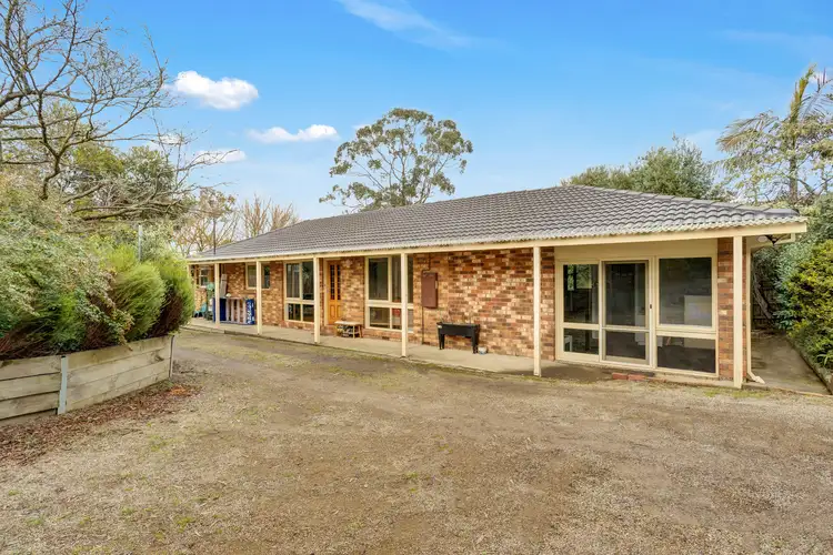 10 Wanda Avenue, Wandin North VIC 3139