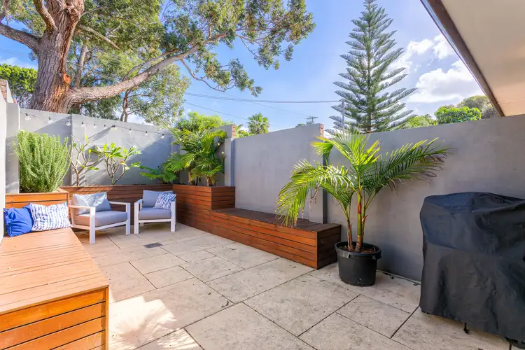2/16 Dover Road, Scarborough WA 6019