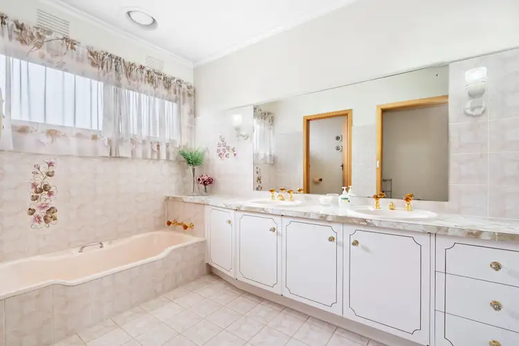 Sixth view of Homely house listing, 7 Halliday Court, Hughesdale VIC 3166