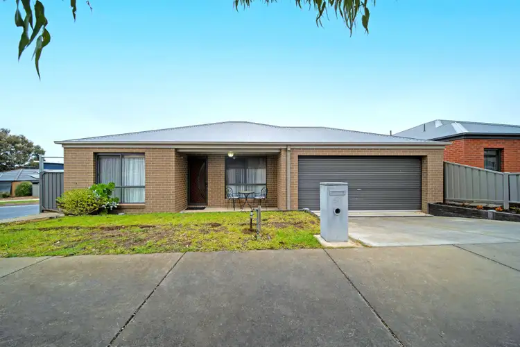 28 Bronze Drive, Kangaroo Flat VIC 3555