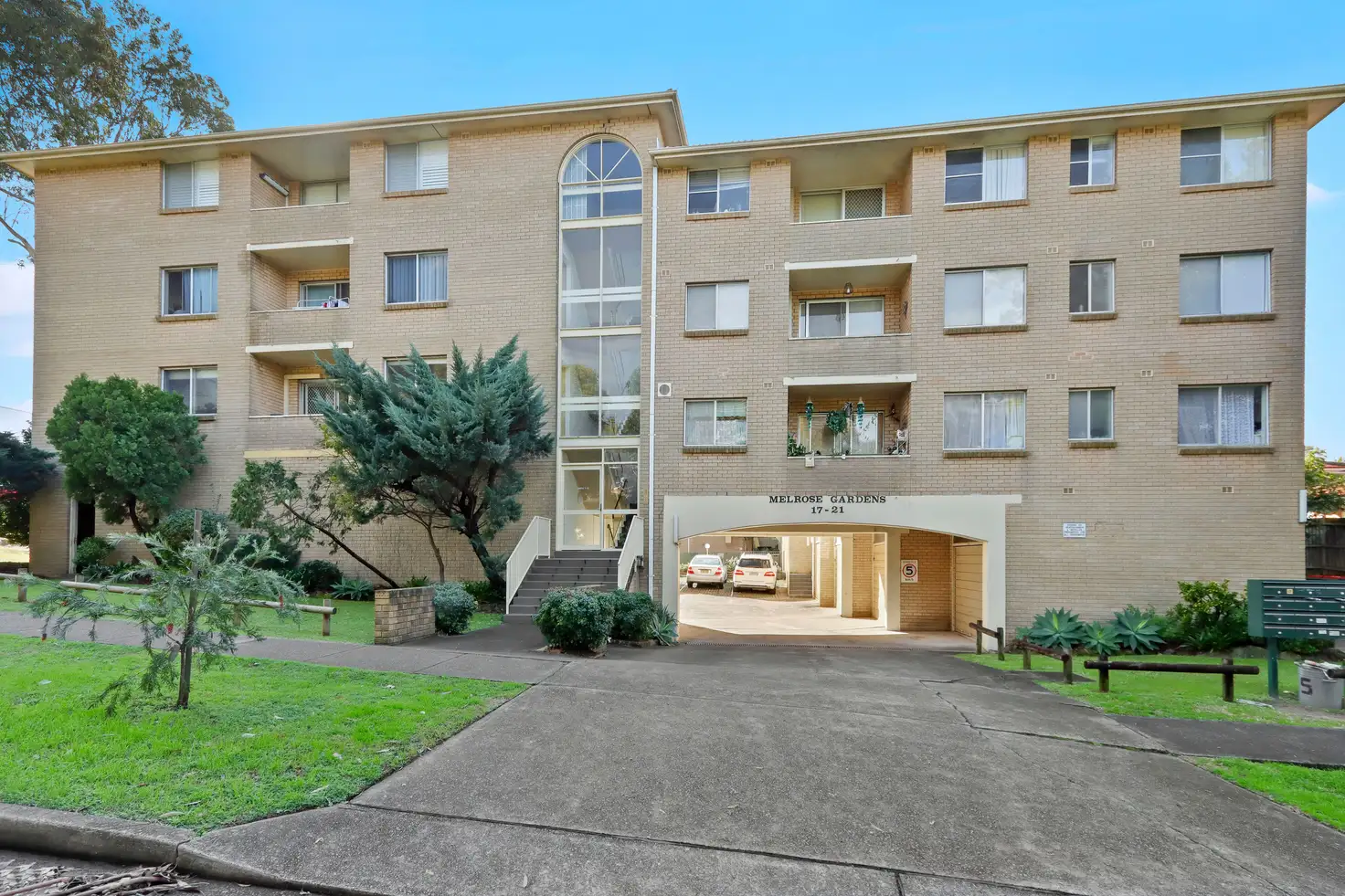 Main view of Homely unit listing, 2/17-21 Melrose Avenue, Sylvania NSW 2224