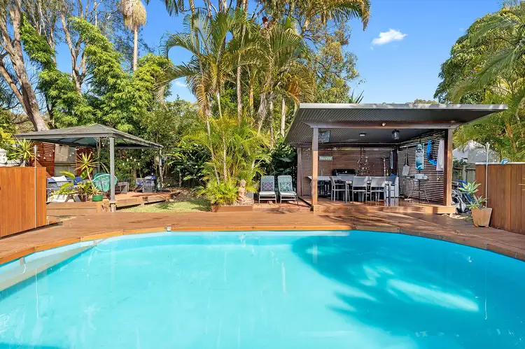 6 Pines Avenue, Cooroibah QLD 4565