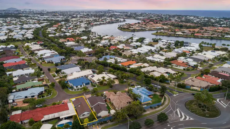 Second view of Homely house listing, 8 Canary Court, Kawana Island QLD 4575