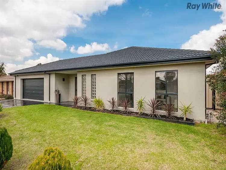 15 Kamo Court, Taylors Lakes VIC 3038