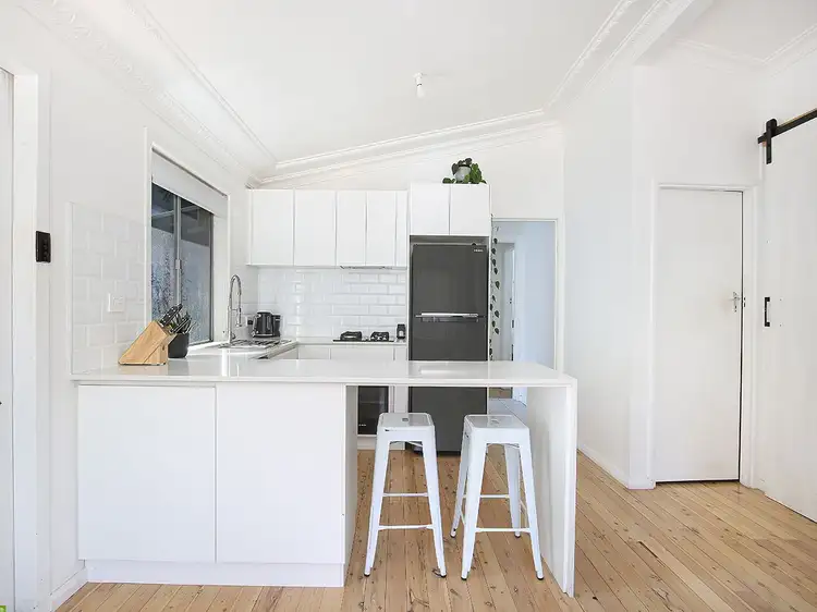 64 The Avenue, Mount Saint Thomas NSW 2500