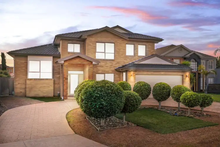 11 Plenty Close, Taylors Lakes VIC 3038