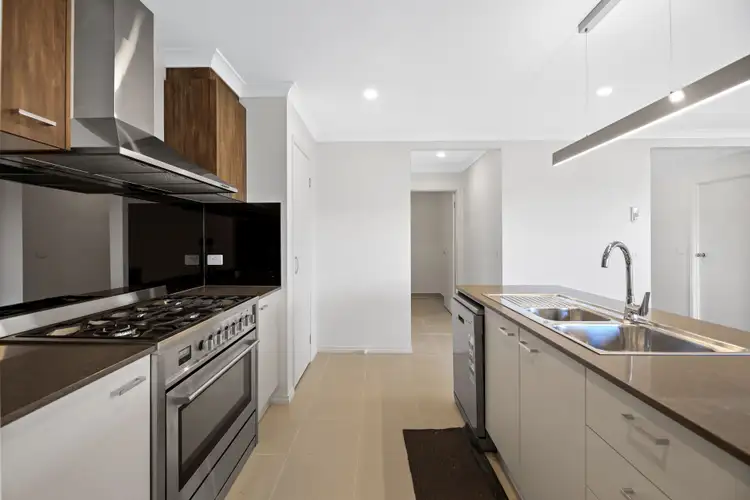 Sixth view of Homely house listing, 20 Sloane Square, Drouin VIC 3818