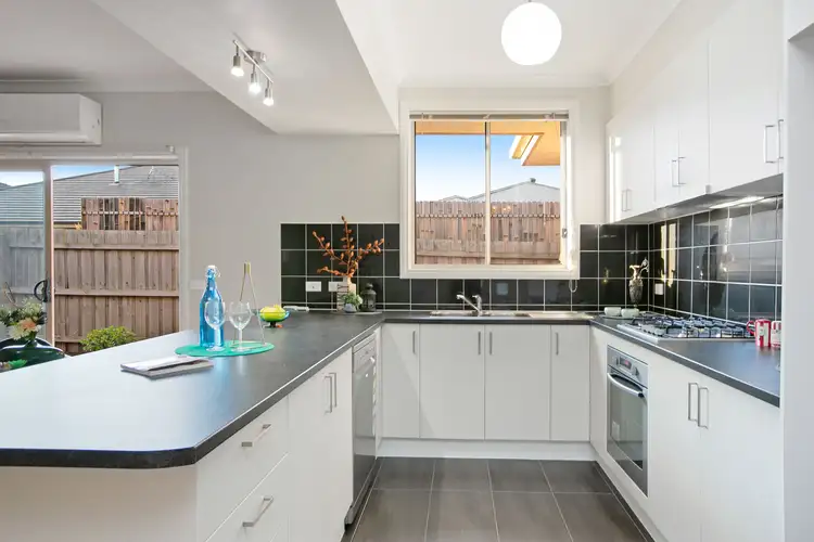 Sixth view of Homely unit listing, 2/104 Barry Street, Reservoir VIC 3073
