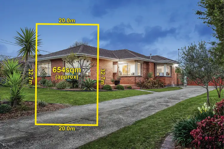 15 Albany Drive, Mulgrave VIC 3170