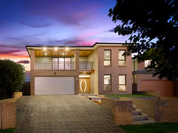 25 Ingleburn Gardens Drive, Bardia NSW 2565