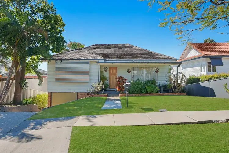 15 Pangeza Street, Stafford Heights QLD 4053