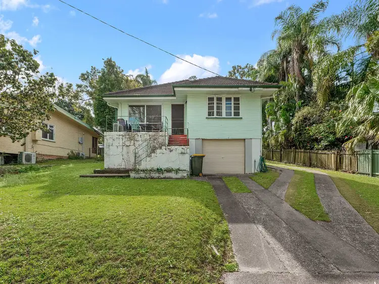 38 Logan Avenue, Oxley QLD 4075
