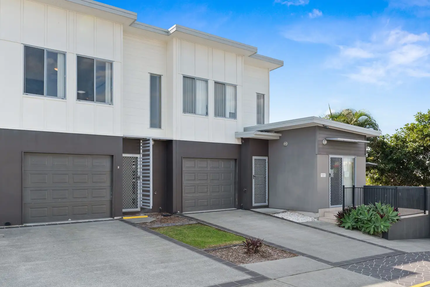 Main view of Homely townhouse listing, 2/1 Cascade Drive, Underwood QLD 4119