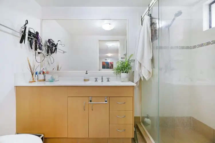 Sixth view of Homely unit listing, 2/3 Tate Street, Southport QLD 4215