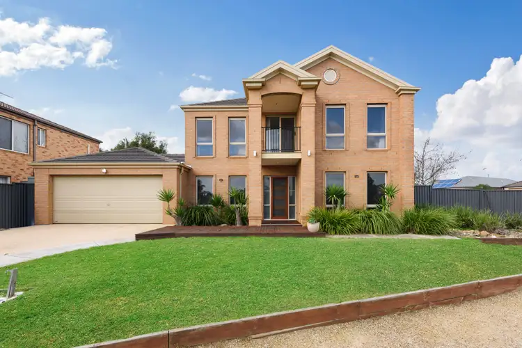 5 Hele Close, Caroline Springs VIC 3023