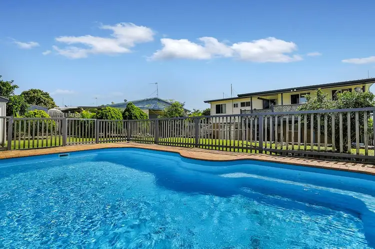 106 Lauren Street, Urangan QLD 4655