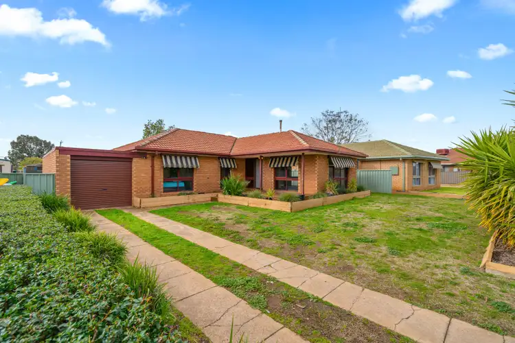 8 Lyons Crescent, Forest Hill NSW 2651