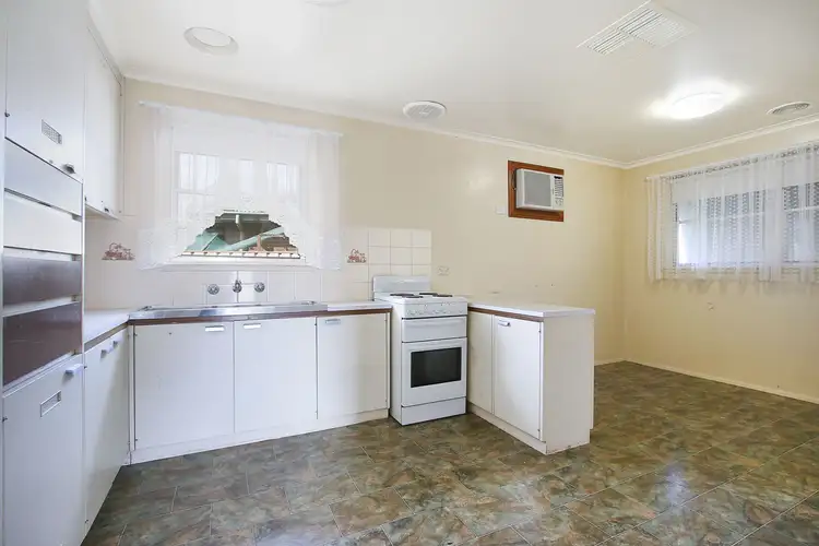 Fifth view of Homely house listing, 8 Milan Court, Wodonga VIC 3690