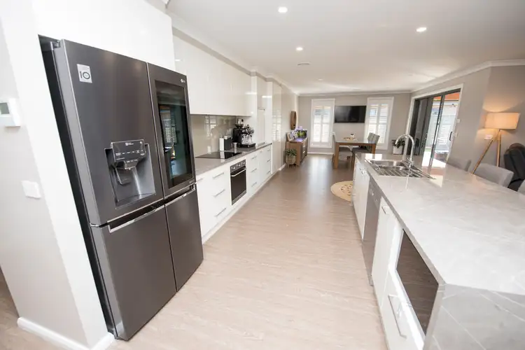Sixth view of Homely house listing, 4 Sandalwood Avenue, Swan Hill VIC 3585