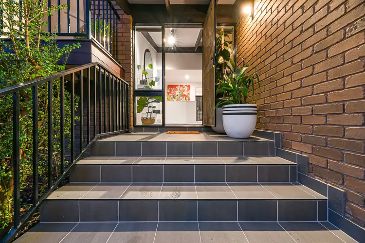 Second view of Homely house listing, 7 Newsom Court, Berwick VIC 3806