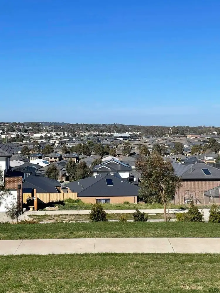 10 Coobowie Drive, Doreen VIC 3754