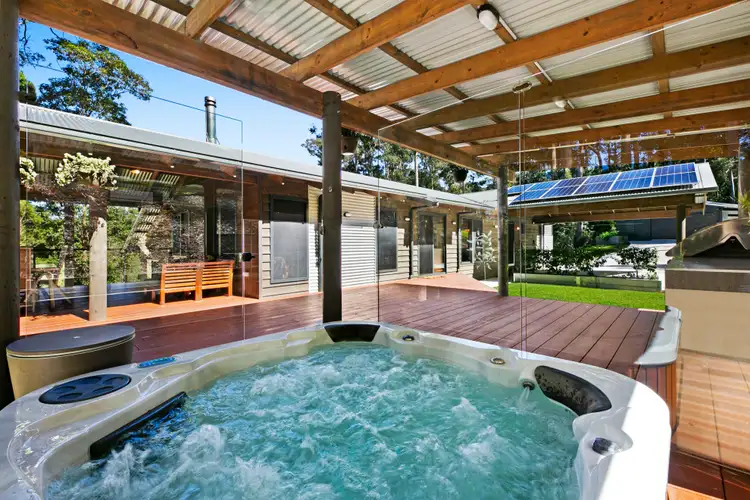 35 Friarbird Crescent, Bonogin QLD 4213
