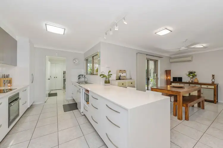 8 Bellbine Street