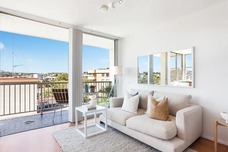 Third view of Homely studio listing, 708/74-76 Roslyn Gardens, Elizabeth Bay NSW 2011
