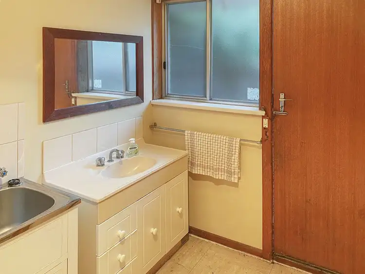 Fifth view of Homely house listing, 1/3 Everett Close, Herne Hill VIC 3218