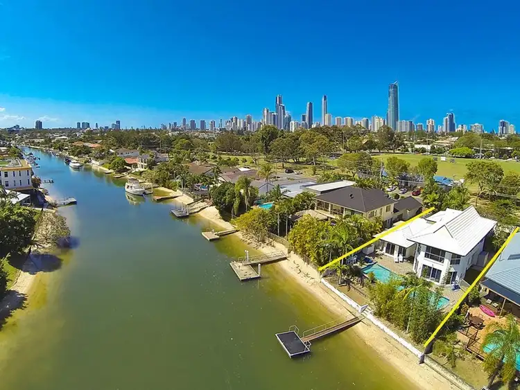 4 Gibraltar Drive, Isle Of Capri QLD 4217