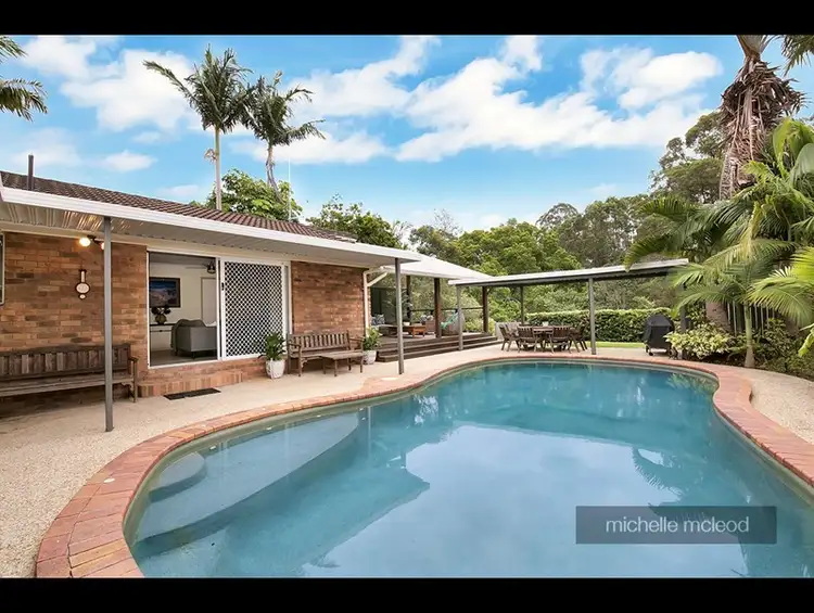 90 Greenford Street, Chapel Hill QLD 4069