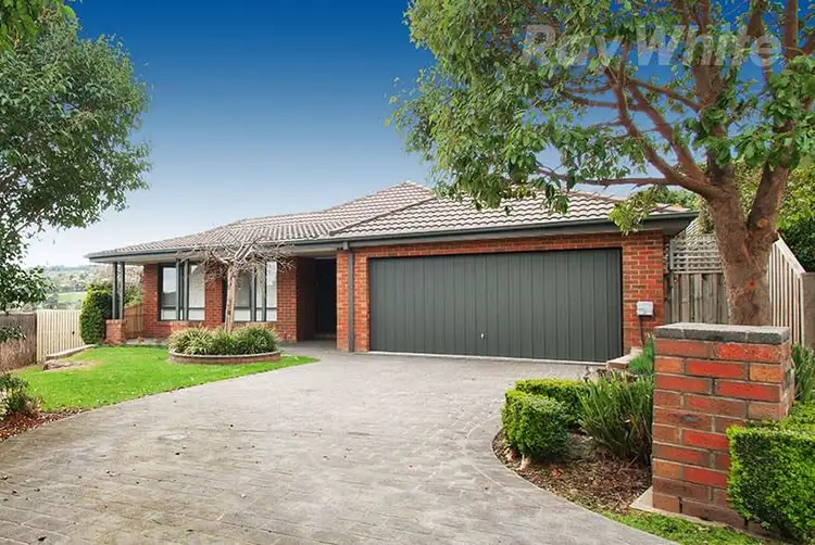 7 BUVELOT Court