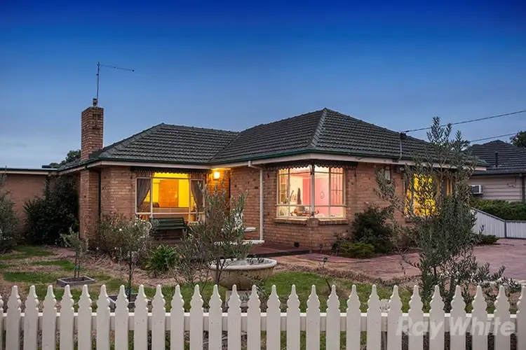 1 Koonalda Grove, Dandenong North VIC 3175