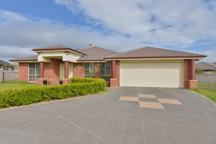 13 Gregory Close, Westdale NSW 2340