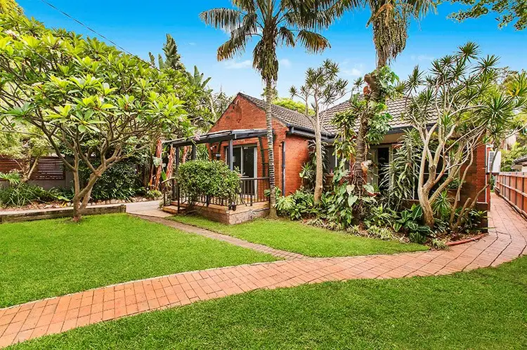 91 Wyuna Avenue, Freshwater NSW 2096