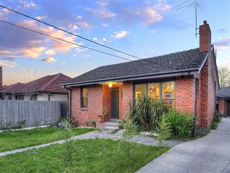 Main view of Homely unit listing, 1/90 Boldrewood Parade, Reservoir VIC 3073