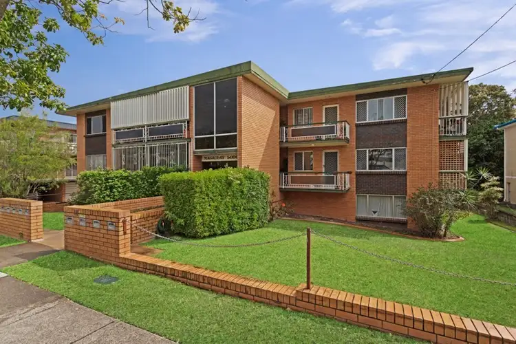 2/15 Macaulay Street, Coorparoo QLD 4151