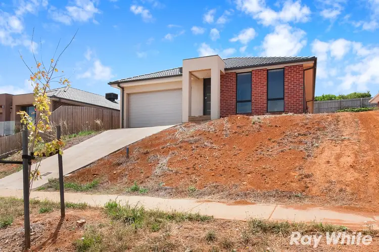 8 Leura Street, Drouin VIC 3818