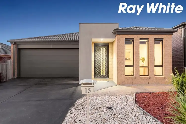 15 Cascade Way, Pakenham VIC 3810