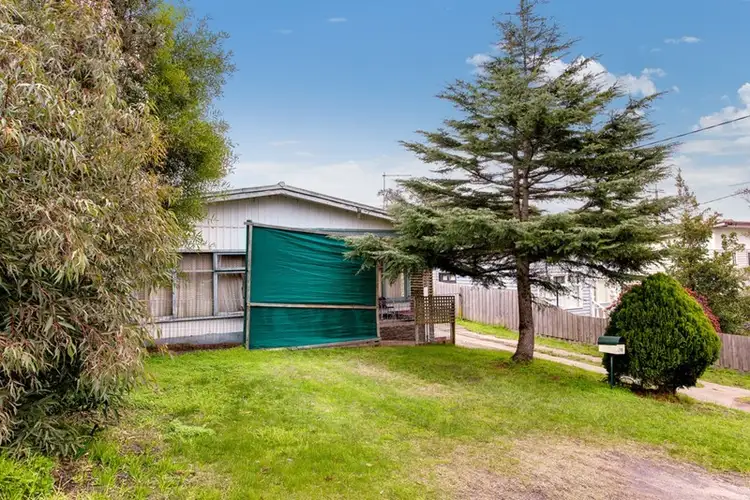 100 Seventh Avenue, Rosebud VIC 3939