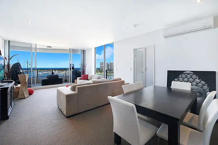4 Como Crescent, Southport QLD 4215