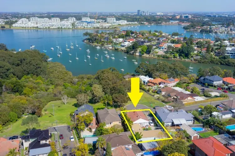 4 Glades Avenue, Gladesville NSW 2111
