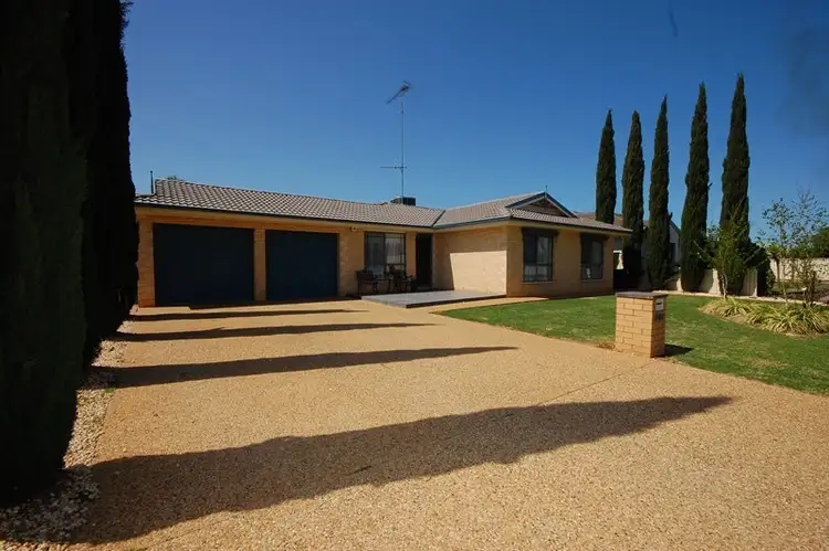 11 Braeburn Avenue, Griffith NSW 2680