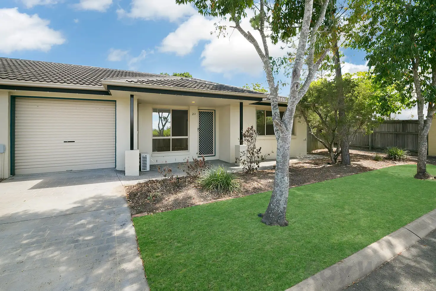 Main view of Homely townhouse listing, 23/25 Buckingham Place, Eight Mile Plains QLD 4113