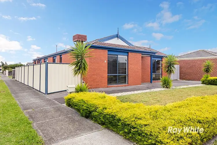 5 Gowrie Place, Cranbourne West VIC 3977
